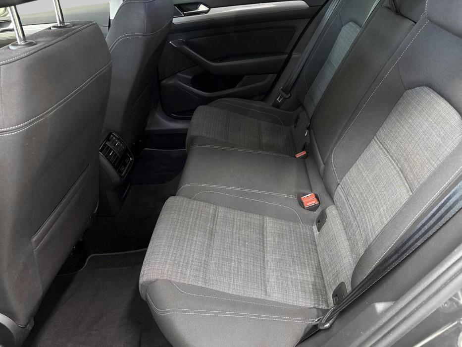 VOLKSWAGEN Passat 2021