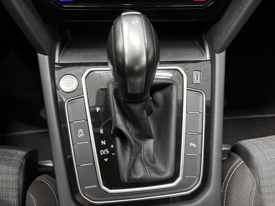 VOLKSWAGEN Passat 2021