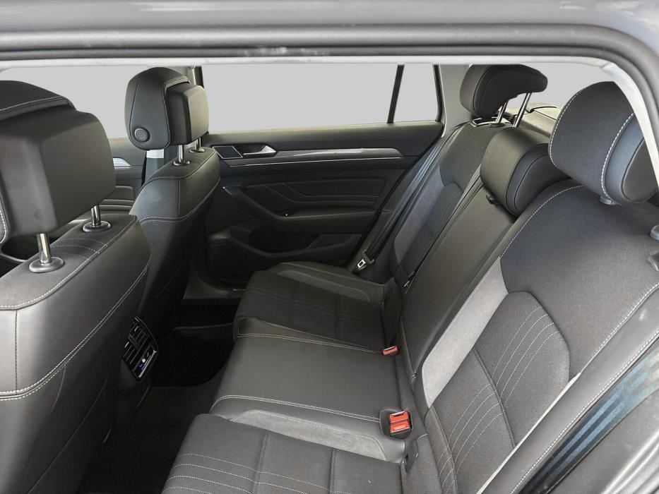 VOLKSWAGEN Passat 2022