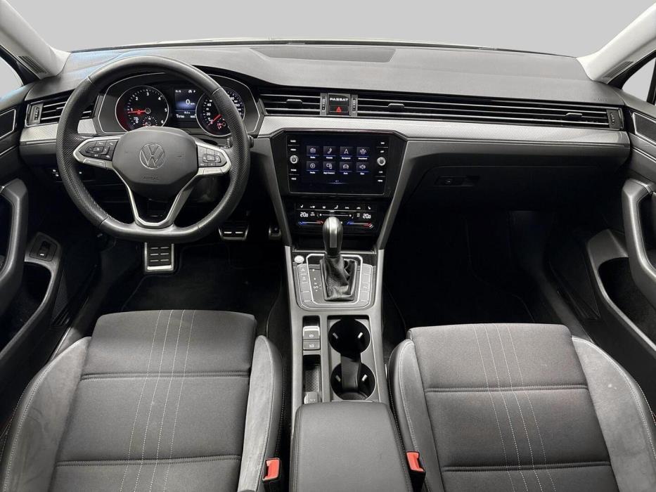 VOLKSWAGEN Passat 2022