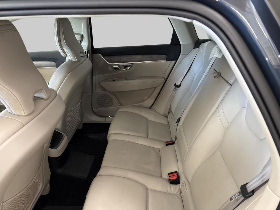 VOLVO V90 2023