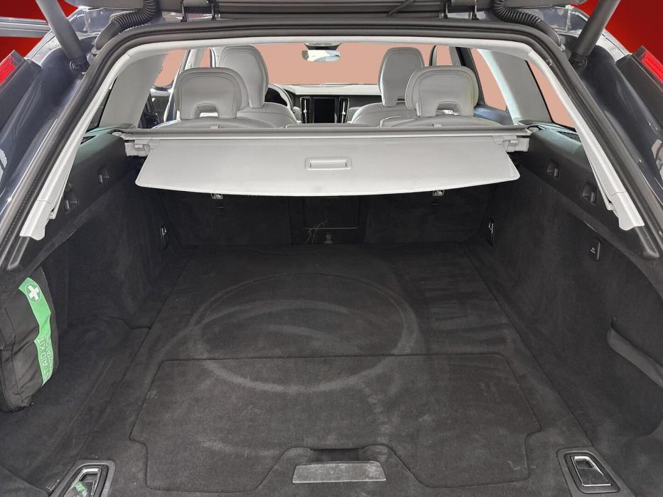 VOLVO V90 2023