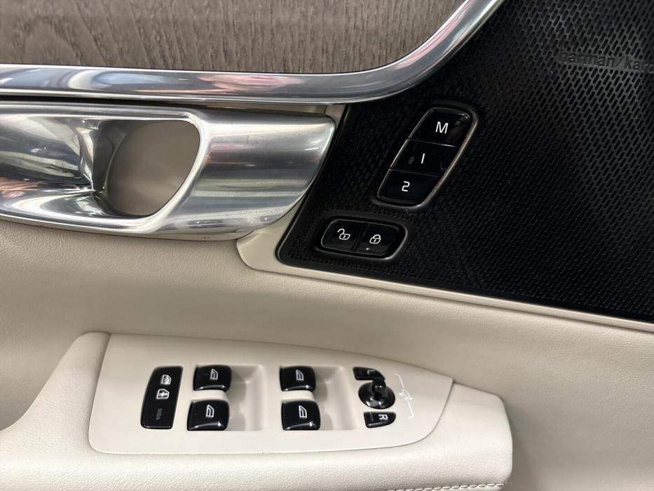 VOLVO V90 2023