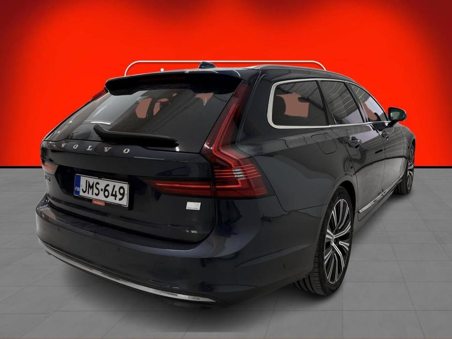 VOLVO V90 2023
