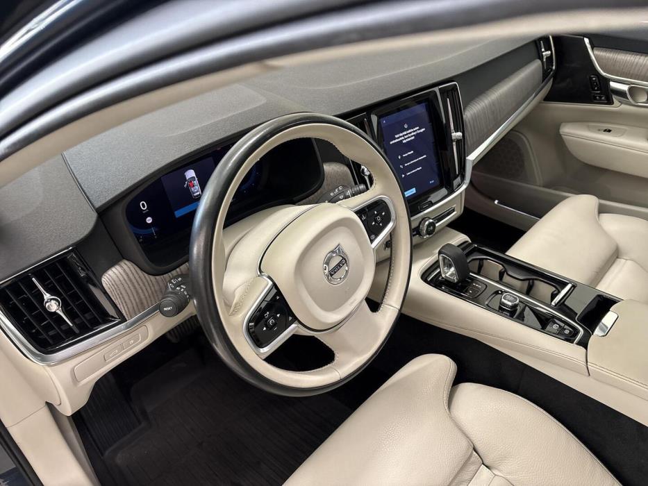 VOLVO V90 2023