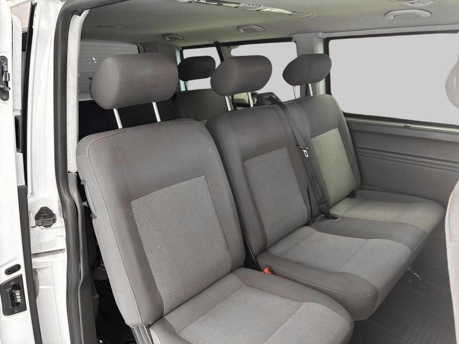 VOLKSWAGEN Caravelle 2012