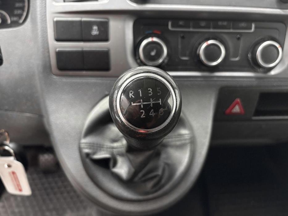 VOLKSWAGEN Caravelle 2012