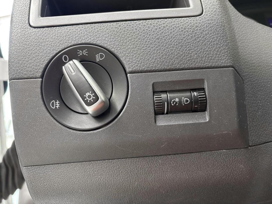 VOLKSWAGEN Caravelle 2012