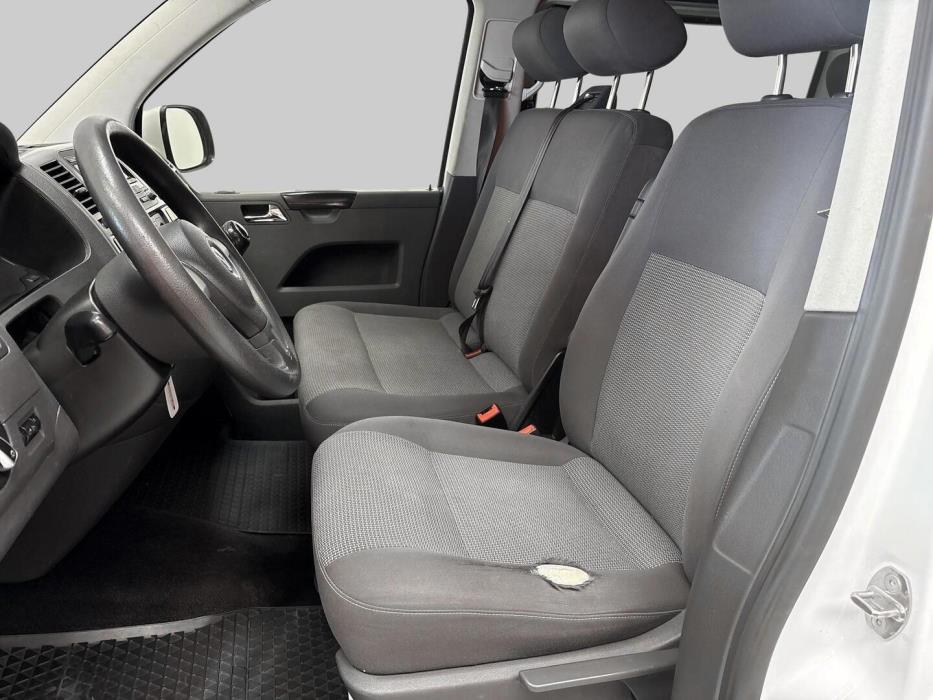 VOLKSWAGEN Caravelle 2012