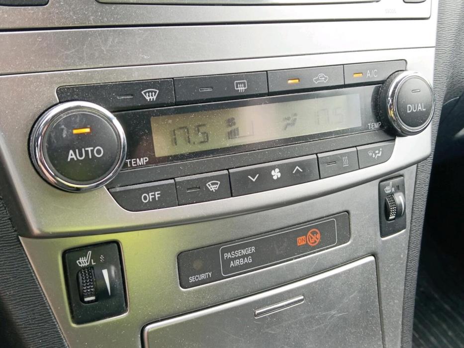 TOYOTA Avensis 2013