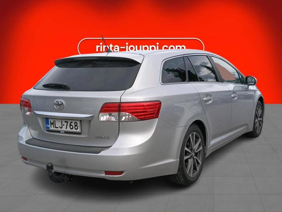 TOYOTA Avensis 2013
