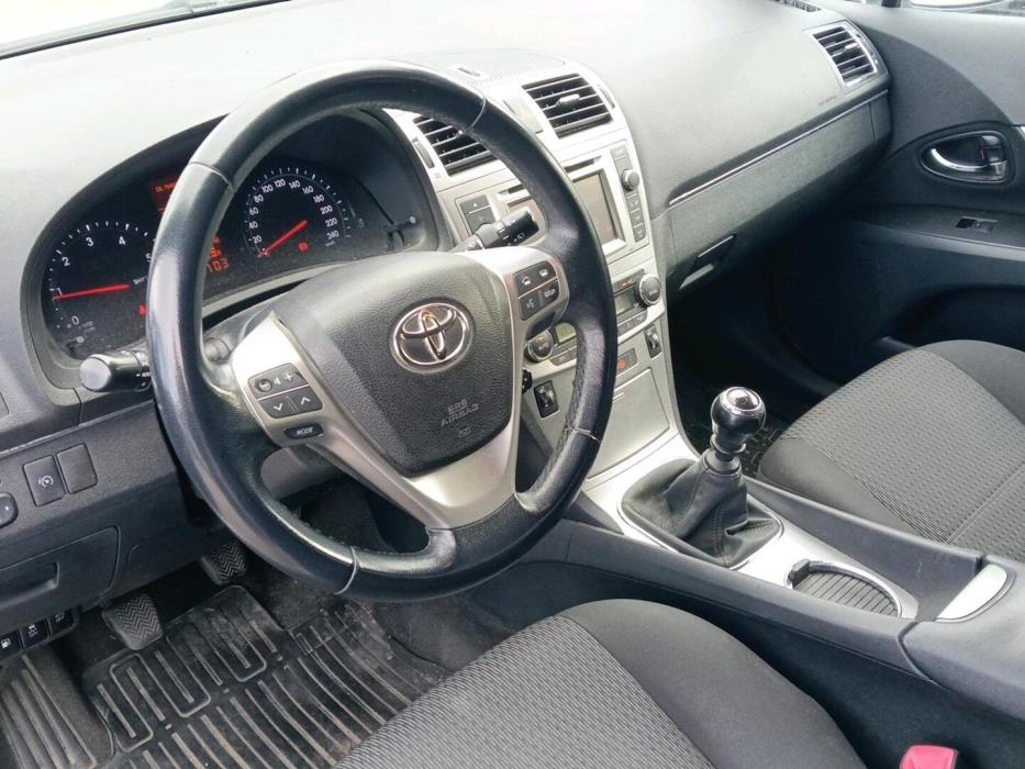 TOYOTA Avensis 2013