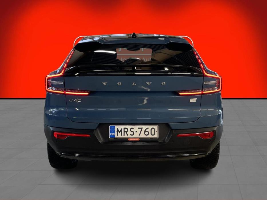 VOLVO C40 2023