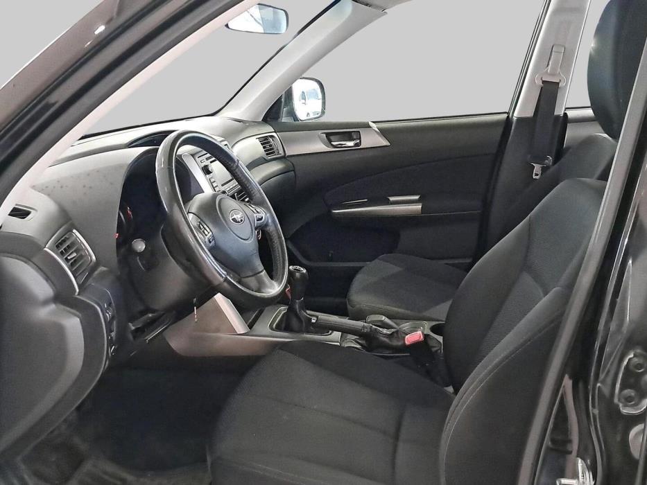 SUBARU Forester 2011