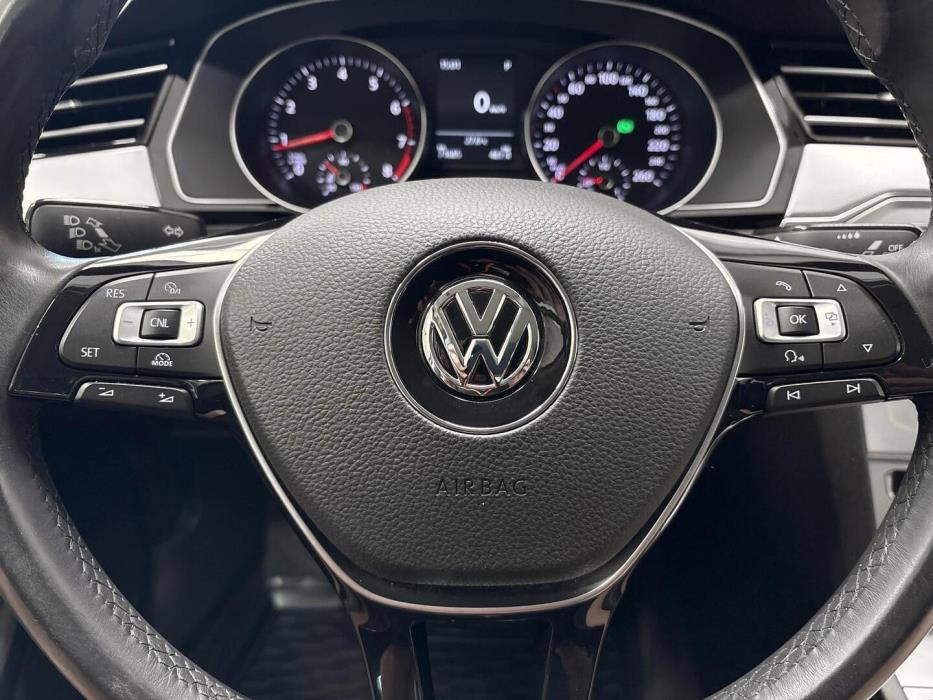 VOLKSWAGEN Passat 2016