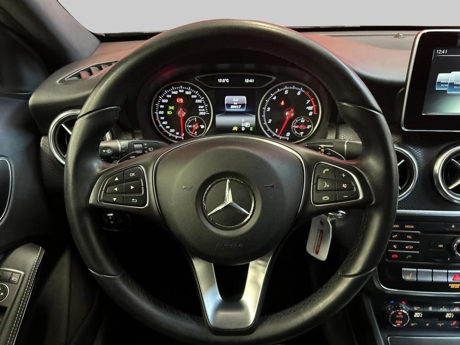 MERCEDES-BENZ A 2016