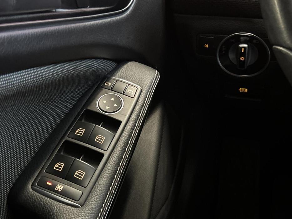 MERCEDES-BENZ A 2016