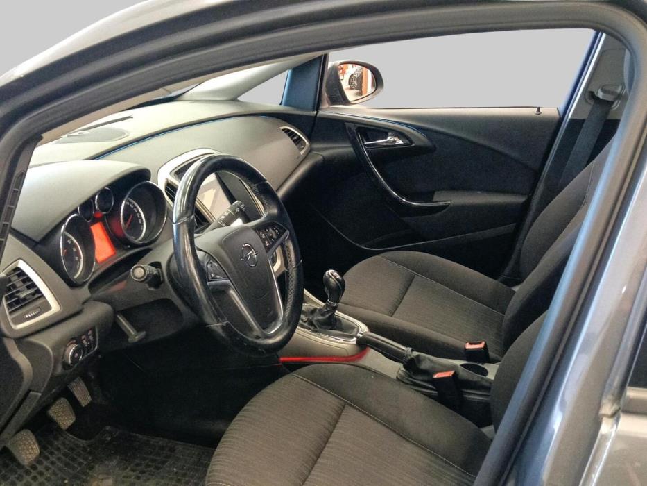 OPEL Astra 2013