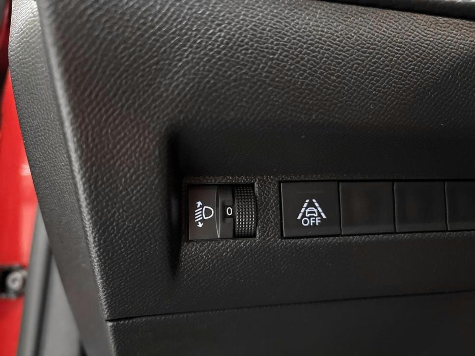 PEUGEOT 2008 2023