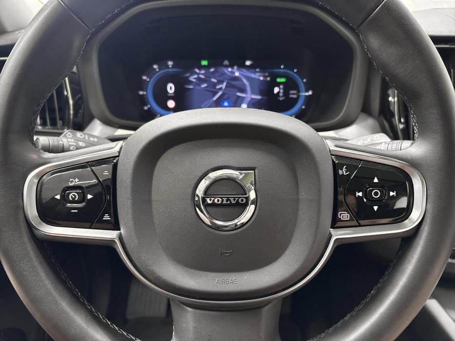 VOLVO XC60 2023