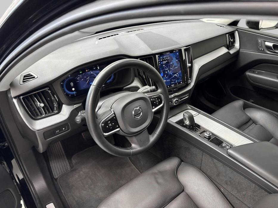 VOLVO XC60 2023