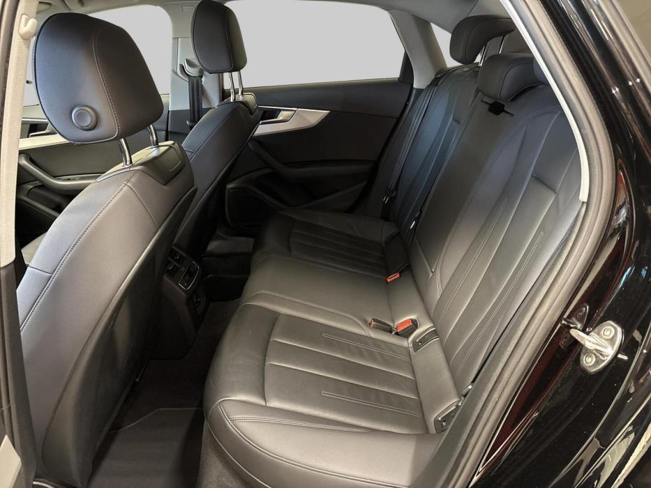 AUDI A4 2023