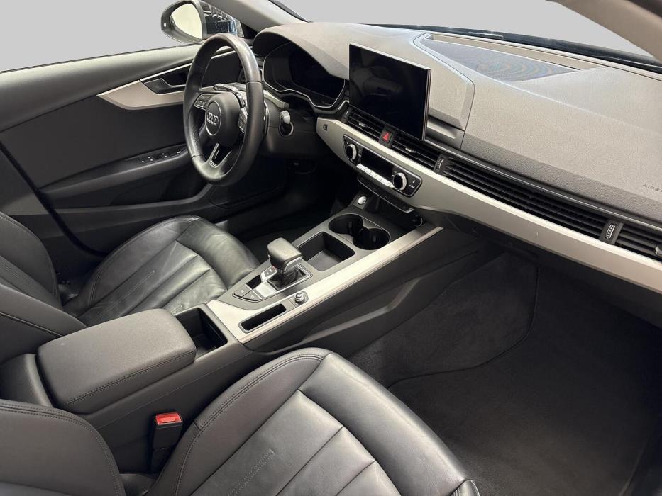 AUDI A4 2023