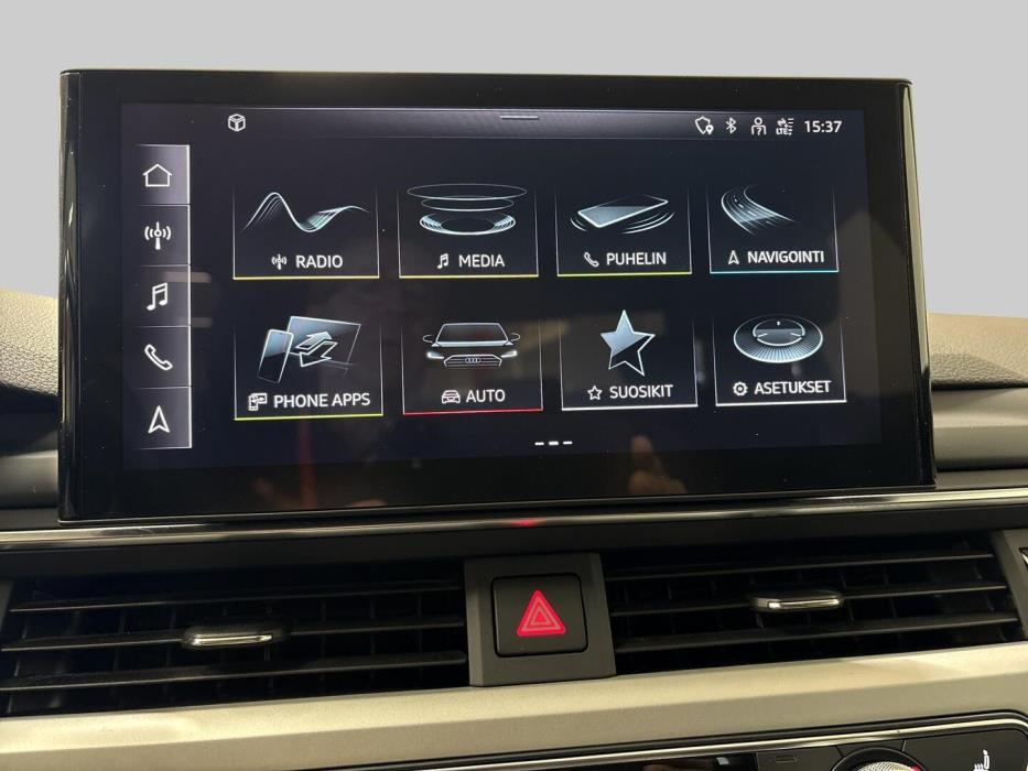 AUDI A4 2023