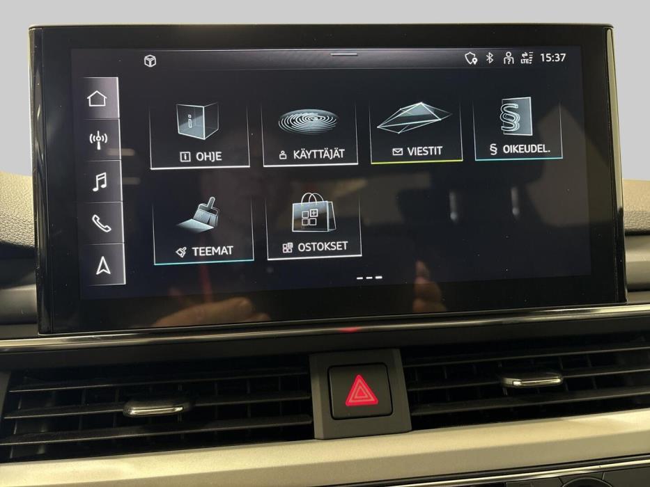 AUDI A4 2023