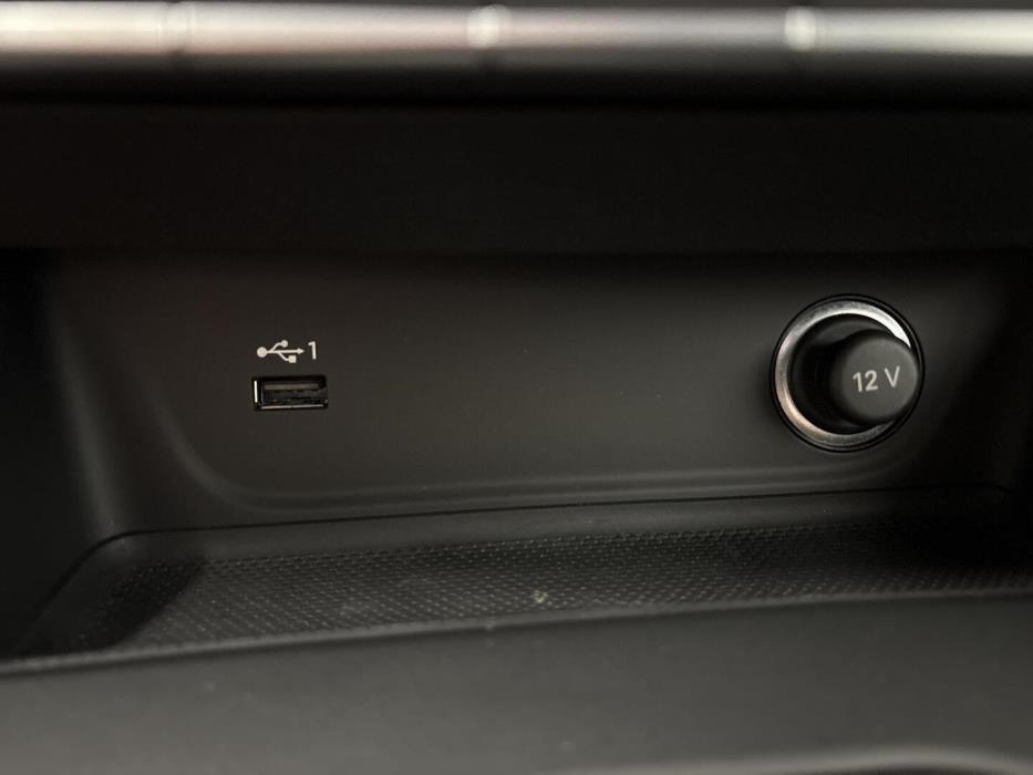 AUDI A4 2023