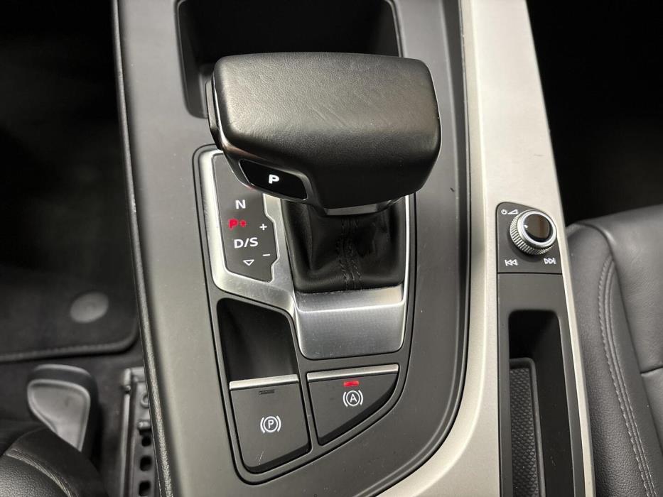 AUDI A4 2023