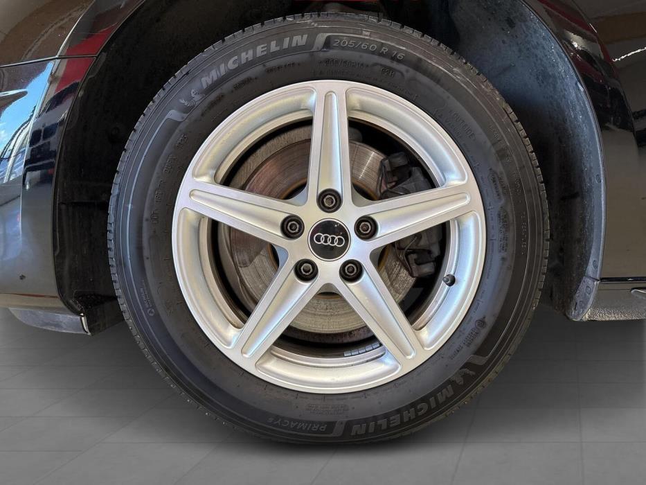 AUDI A4 2023