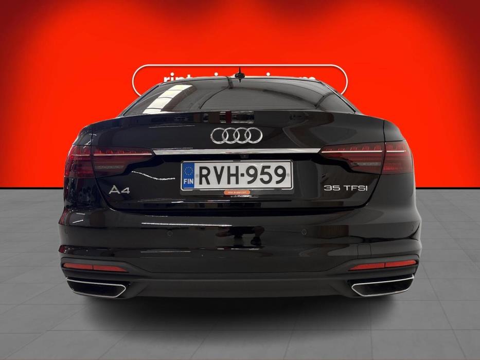 AUDI A4 2023