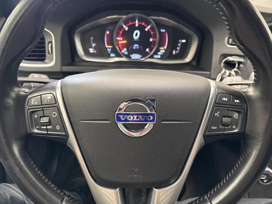 VOLVO V60 Cross Country 2016