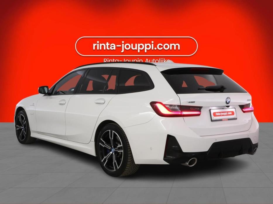 BMW 330 2024