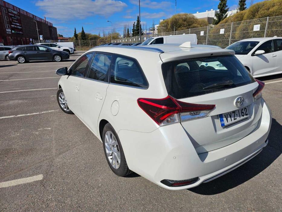 TOYOTA Auris 2016
