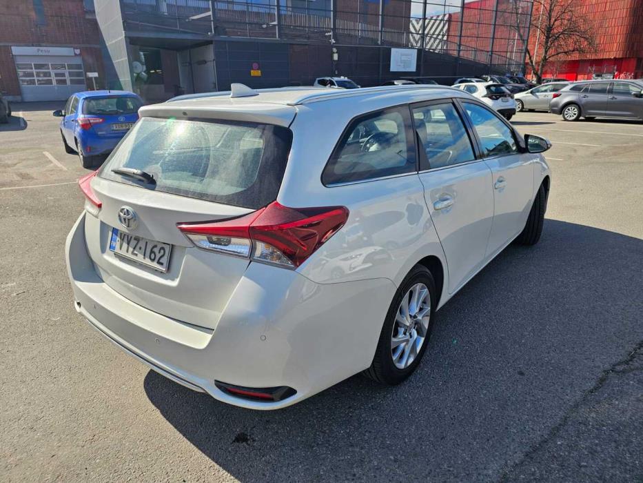 TOYOTA Auris 2016