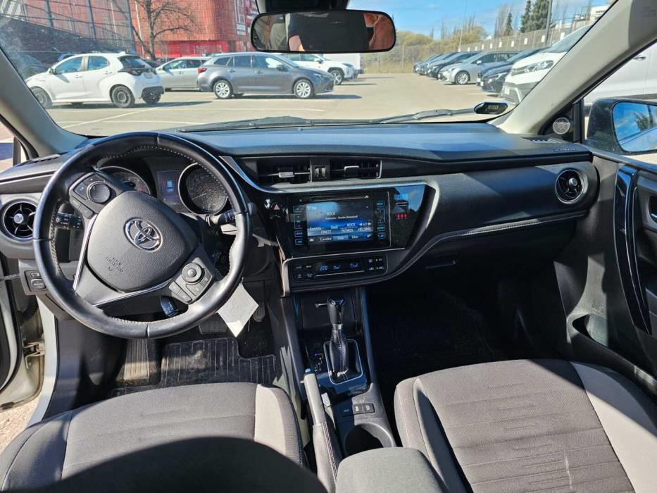 TOYOTA Auris 2016