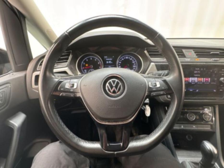 VOLKSWAGEN TOURAN 2021