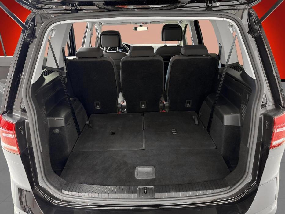 VOLKSWAGEN TOURAN 2021