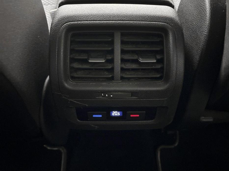 VOLKSWAGEN TOURAN 2021
