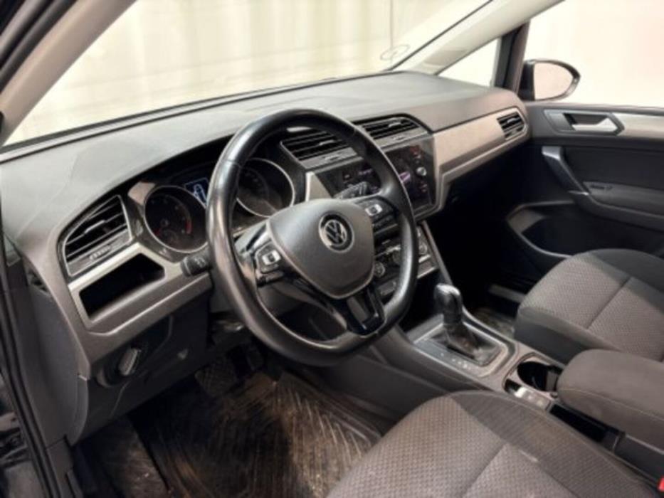 VOLKSWAGEN TOURAN 2021