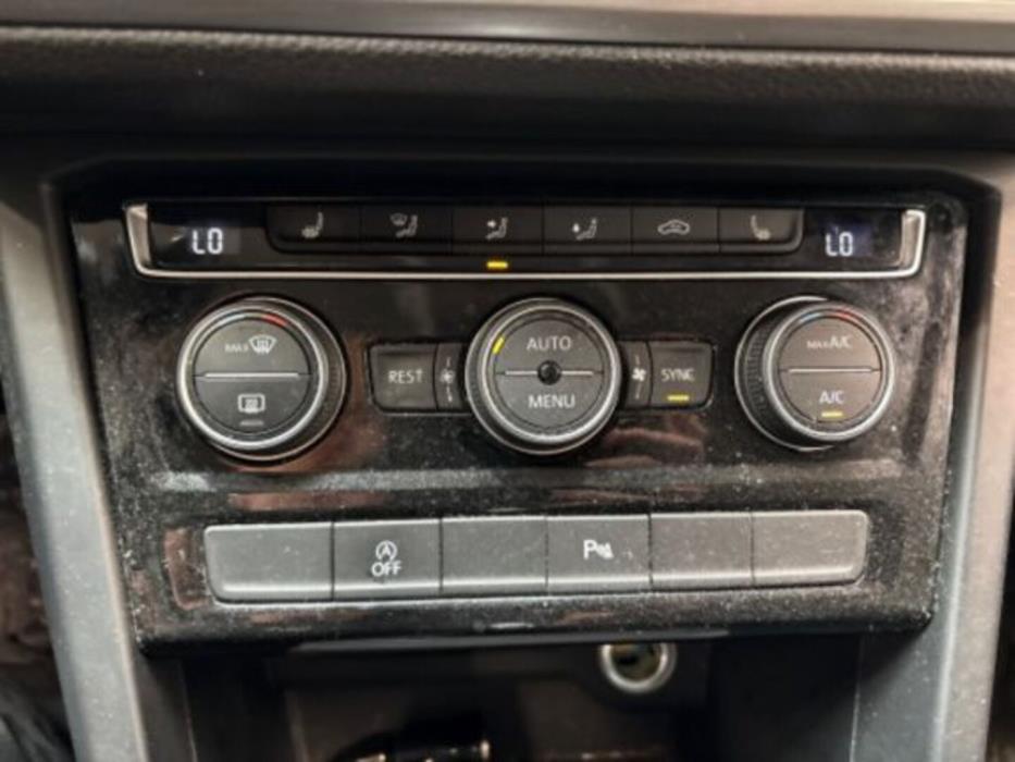 VOLKSWAGEN TOURAN 2021