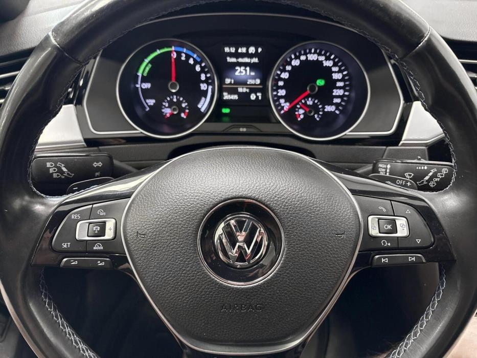 VOLKSWAGEN Passat 2016