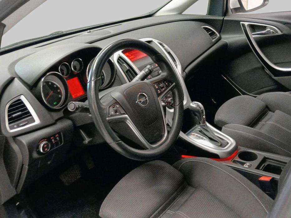 OPEL Astra 2011