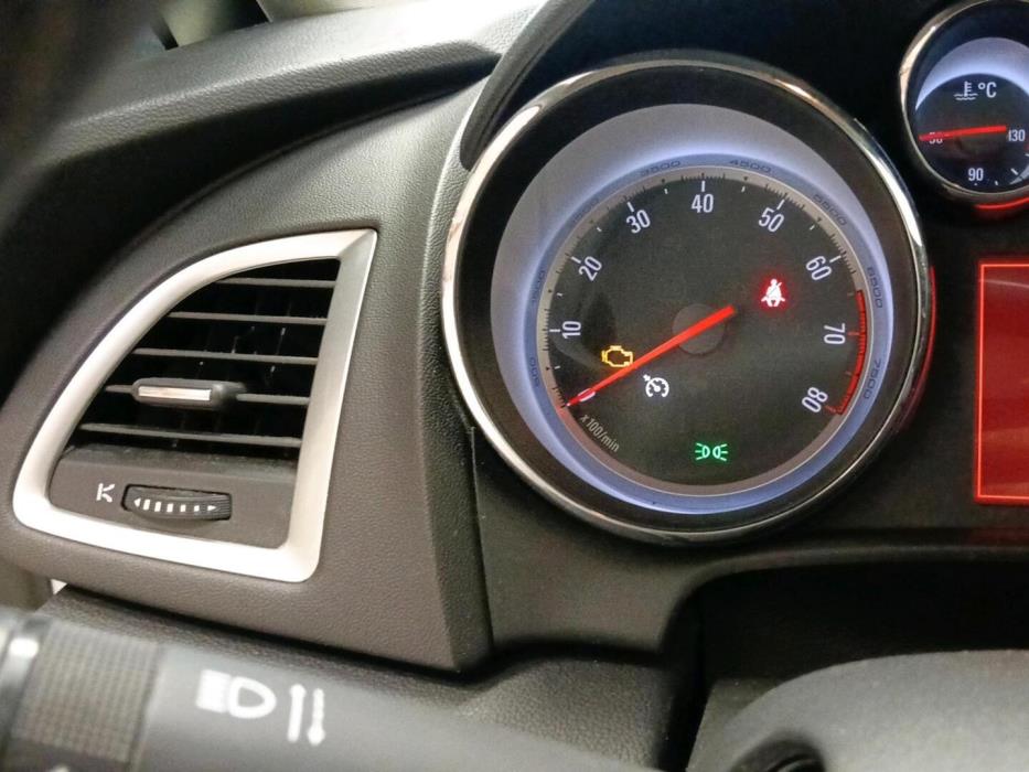 OPEL Astra 2011