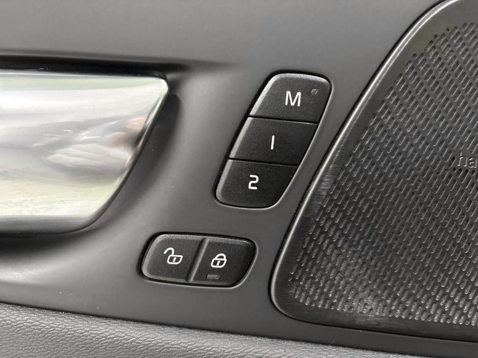 VOLVO XC60 2021