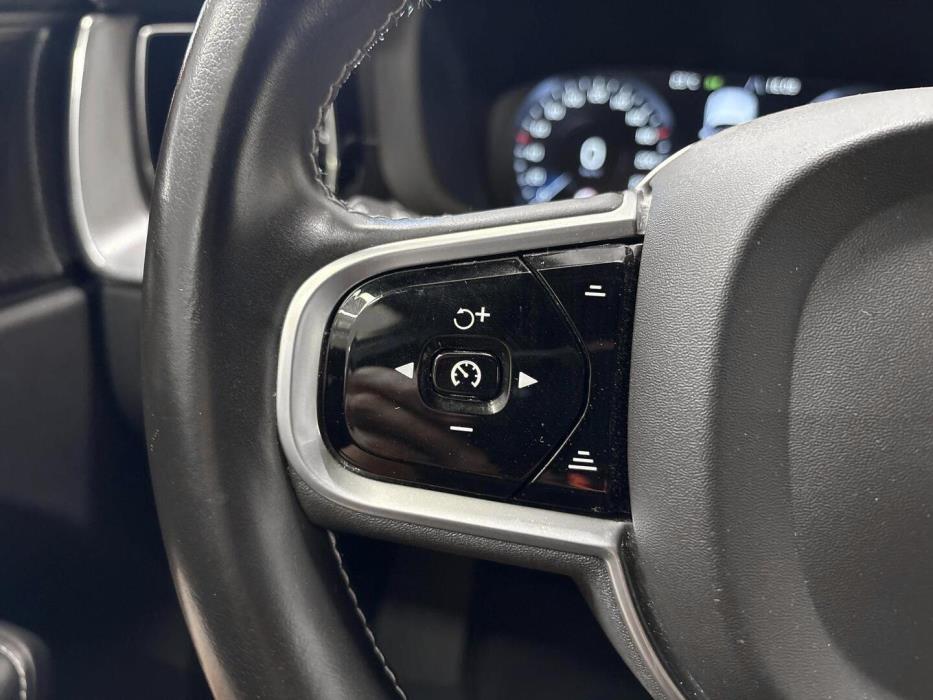 VOLVO XC60 2021