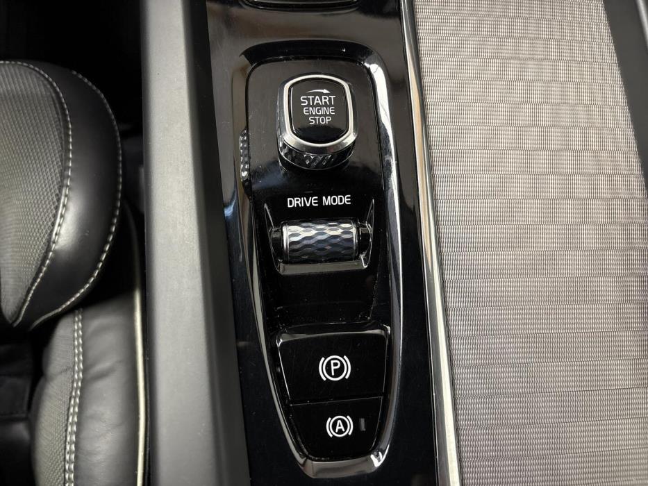 VOLVO XC60 2021