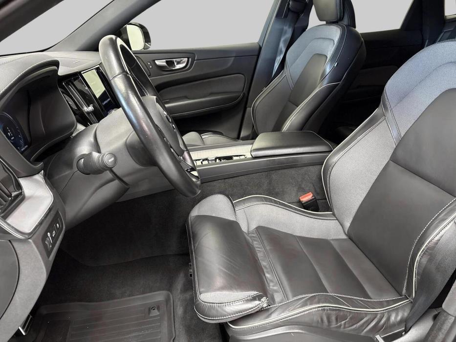 VOLVO XC60 2021